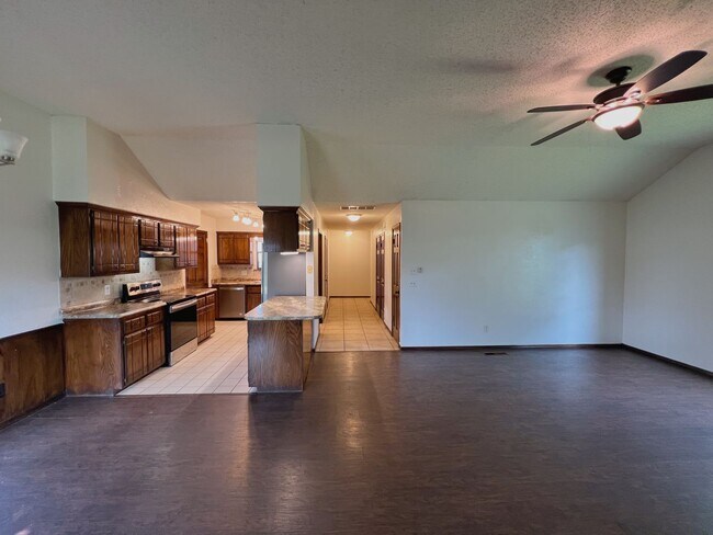 Building Photo - CHARMING 3 BED IN EDMOND!
