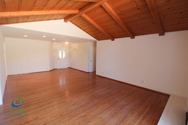 Building Photo - $4895 - Large beautiful 3/2 Home located i...