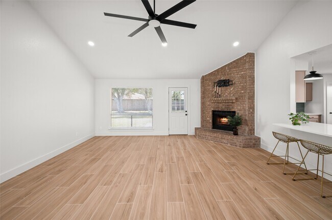 Building Photo - 303 Knoll Forest Dr