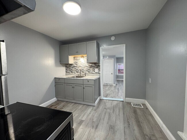 Building Photo - 414 N Bellinger St