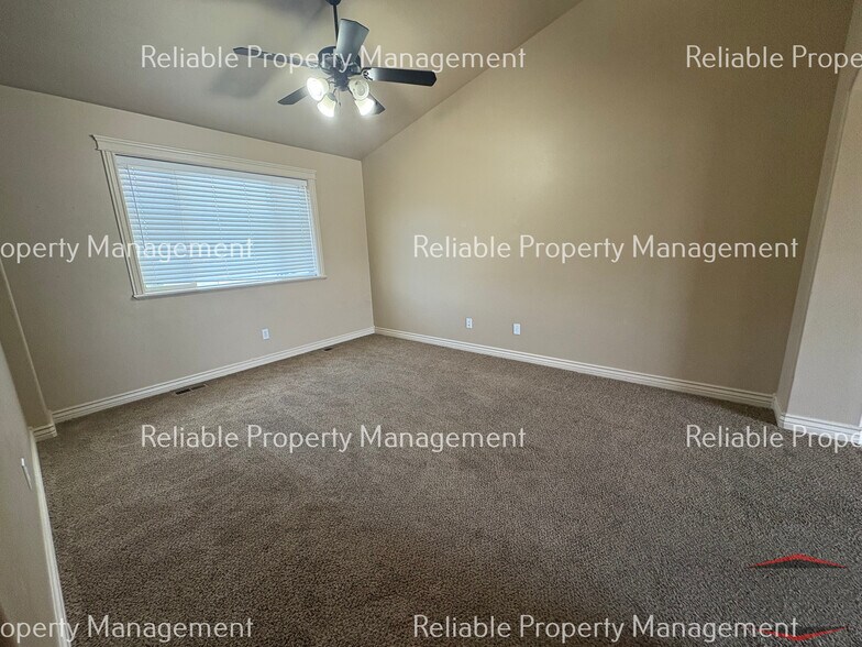 Building Photo - 1060 Stevens Dr