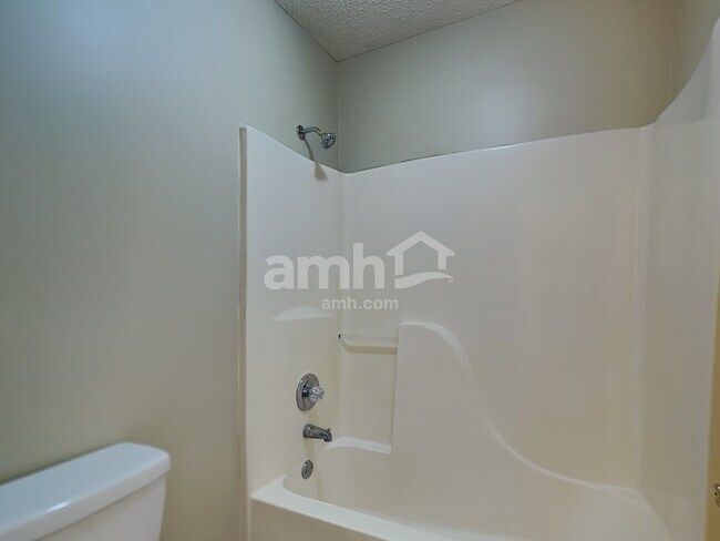 Building Photo - 285 Thornbush Ln