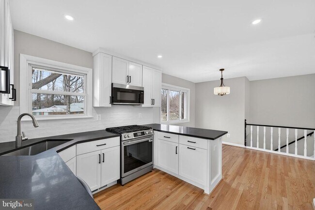 Building Photo - 7507 Murillo St