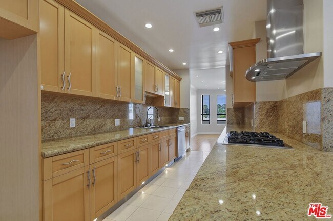 Building Photo - 4443 Ventura Canyon Ave