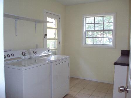 Building Photo - 408 Maple St