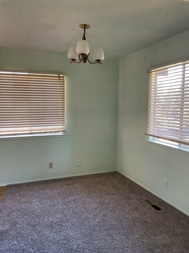 Building Photo - Two story 4 bedroom 2 bath home, Magalia