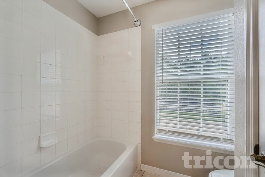 Building Photo - 3410 Starbird Dr