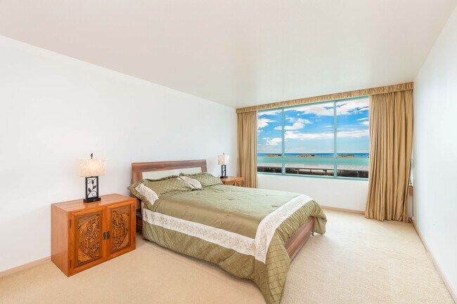 Building Photo - 1341 Kapiolani Blvd