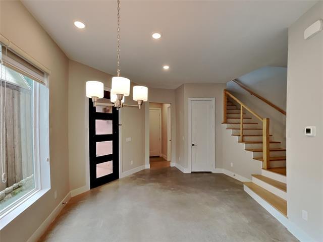 Building Photo - 2345 Vagas St