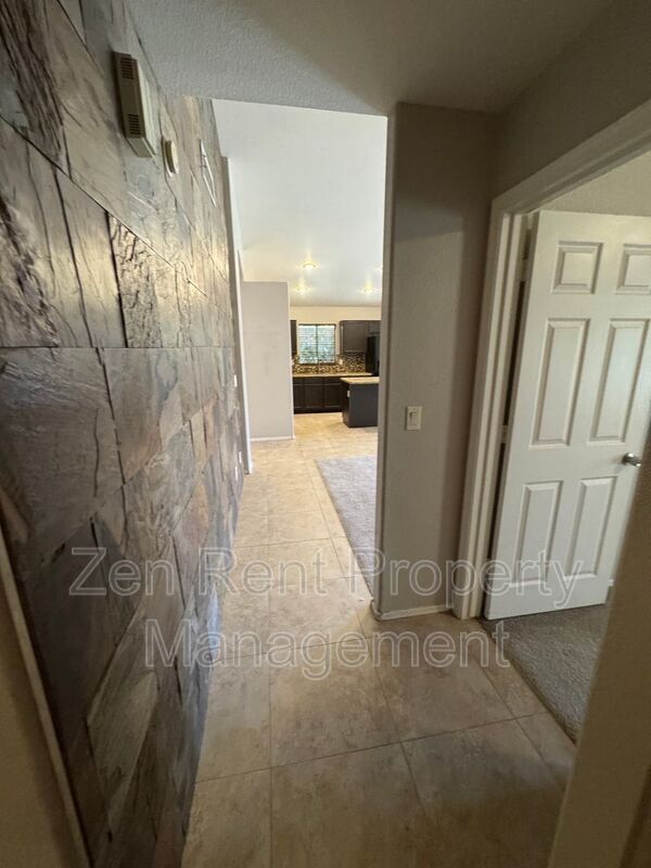 Building Photo - 5913 W Mercury Way