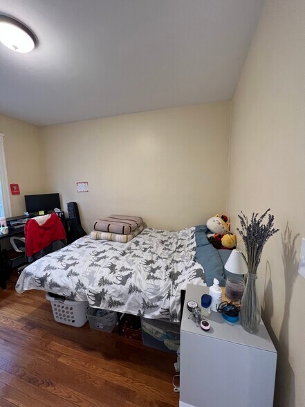 Building Photo - 16-18 Silvey Pl. Unit 1