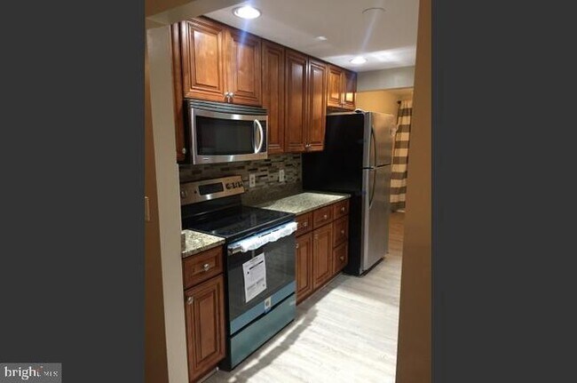 Building Photo - 18050 Chalet Dr