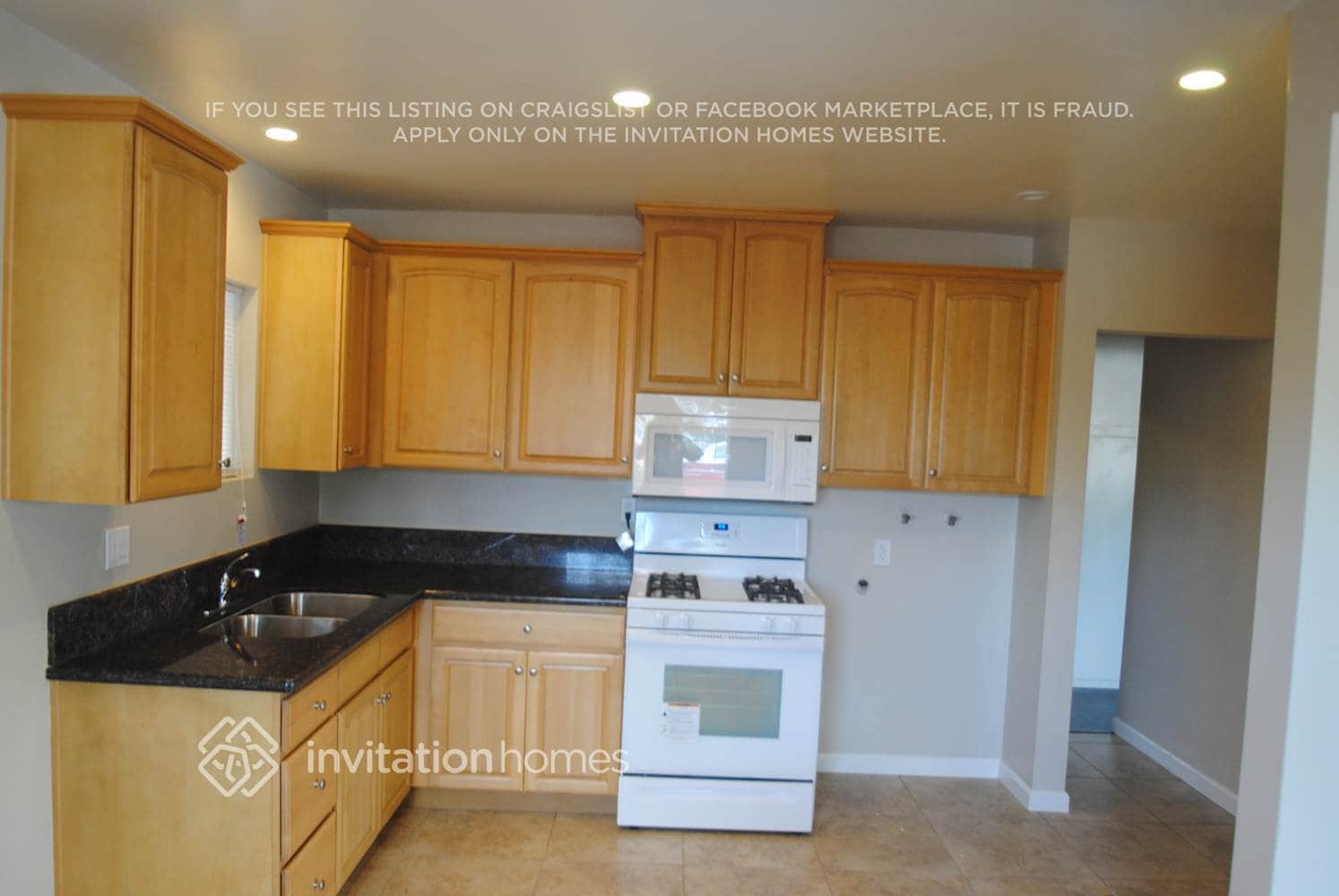 Building Photo - 12351 Poinsettia Ave