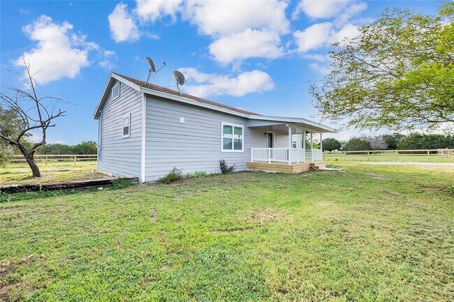 Building Photo - 51 Private Rd 901