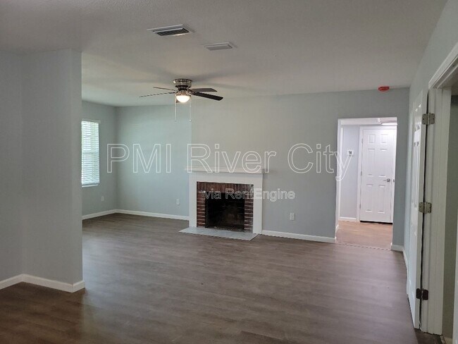 Building Photo - 1356 River Hills Cir E