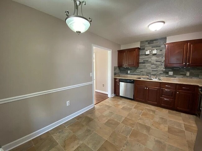 Building Photo - 231 Augusta Way