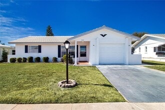 Building Photo - 802 Buttonwood Dr