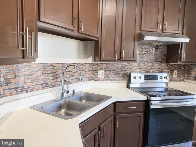 Building Photo - 8316 Green Grass Rd