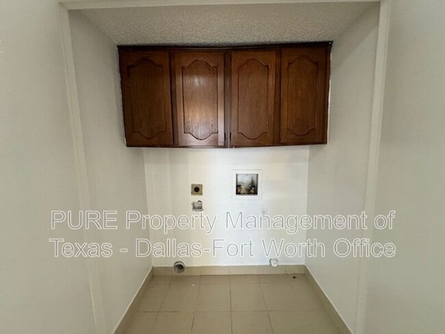 Building Photo - 901 S Mesquite St