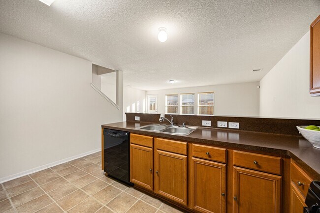 Building Photo - 18107 Fairhope Oak St