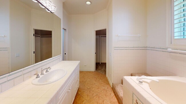 Building Photo - 1029 Park Pl