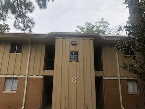 Building Photo - Great location, 2/2 close to UF , Shopping & Dining