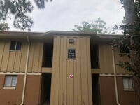 Building Photo - Great location, 2/2 close to UF , Shopping...