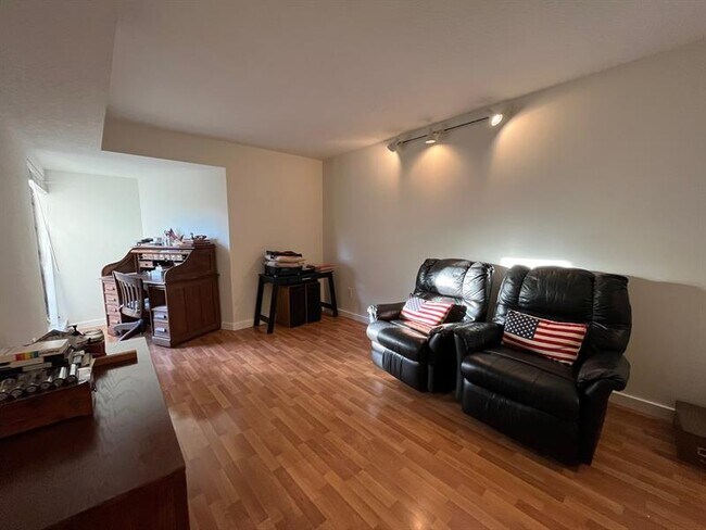 Building Photo - 9030 SW 125th Ave