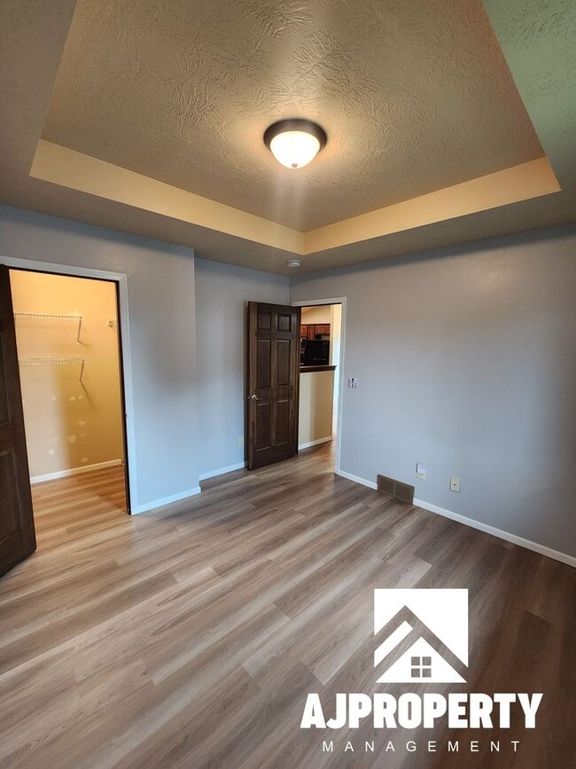 Building Photo - 6521 W Amber St