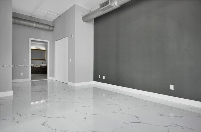 Building Photo - 3029 NE 188th St