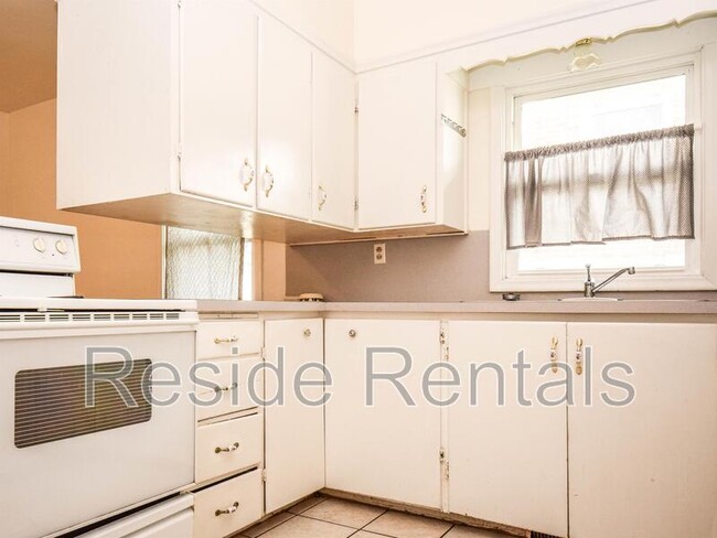 Building Photo - 632 E 600 N