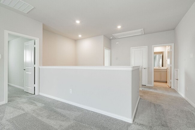 Building Photo - Stunning 3-bedroom, 2.5-bathroom with office.