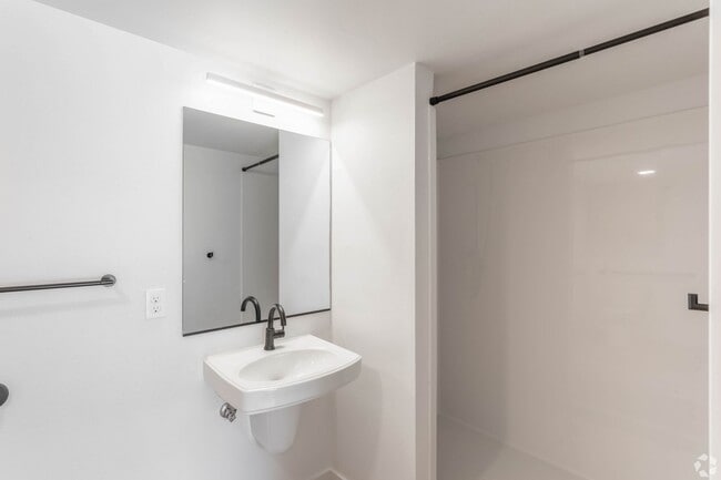 Interior Photo - Alloy