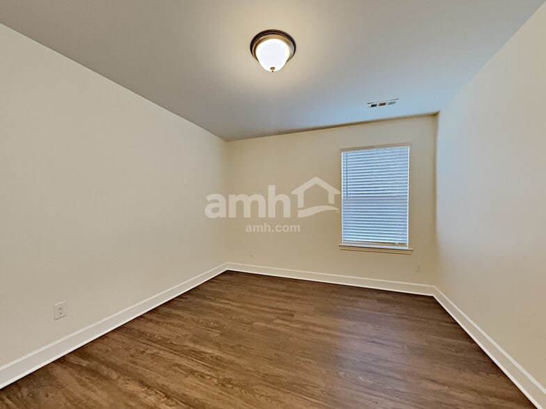 Building Photo - 6001 Trailwater Dr