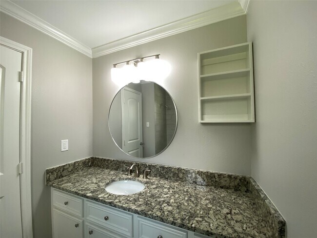 Building Photo - 211 W 17th St