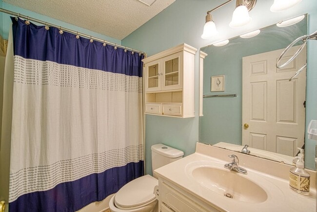 Building Photo - Adorable 2 BR, 2 BA Home - Greater North Main Area, Greenville