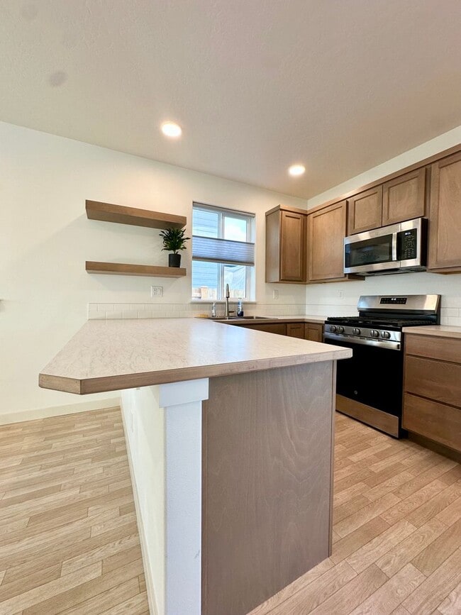 Building Photo - Bright & Modern in NW Redmond