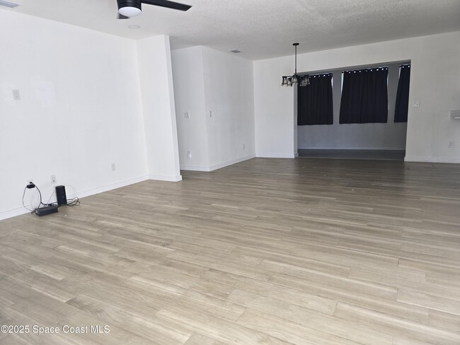 Building Photo - 2417 Colonial Dr