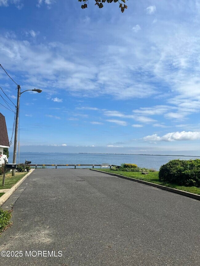 Building Photo - 47 Burlington Ave