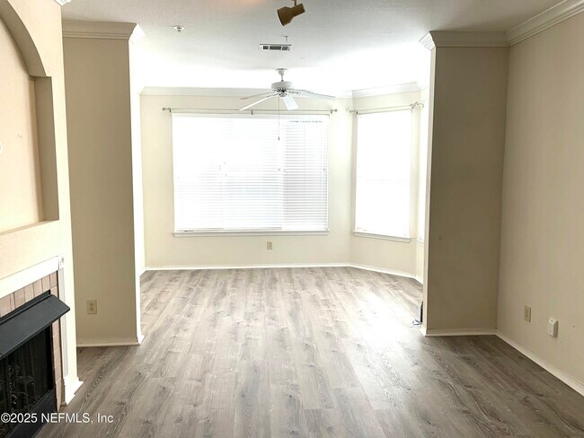 Building Photo - 13810 Sutton Park Dr N