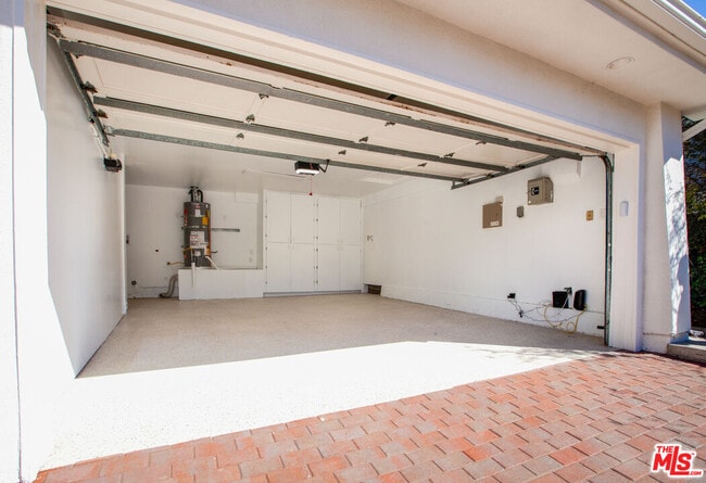 Building Photo - 10221 Briarwood Dr