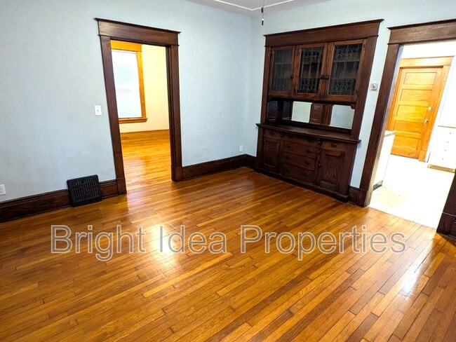 Building Photo - 801 4th St E