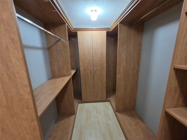 Building Photo - 19 Evening Song Ct