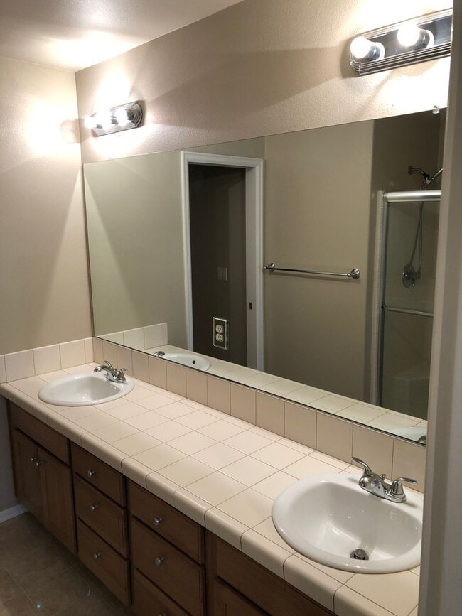 Building Photo - 2-Bedroom in Beaverton near Progress Ridge...