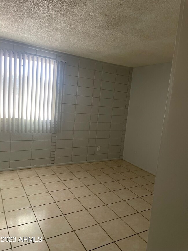 Building Photo - 5429 W Glenrosa Ave