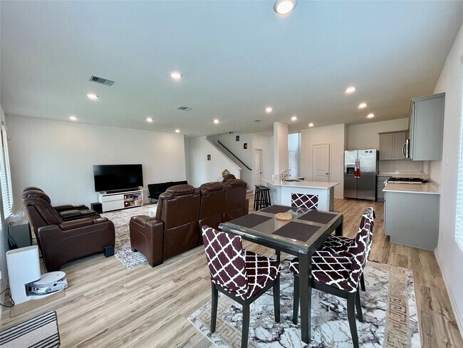 Building Photo - 31603 Rosebud Vly Ln