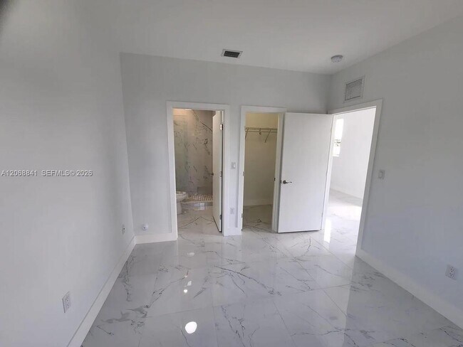 Building Photo - 7245 SW 21st St