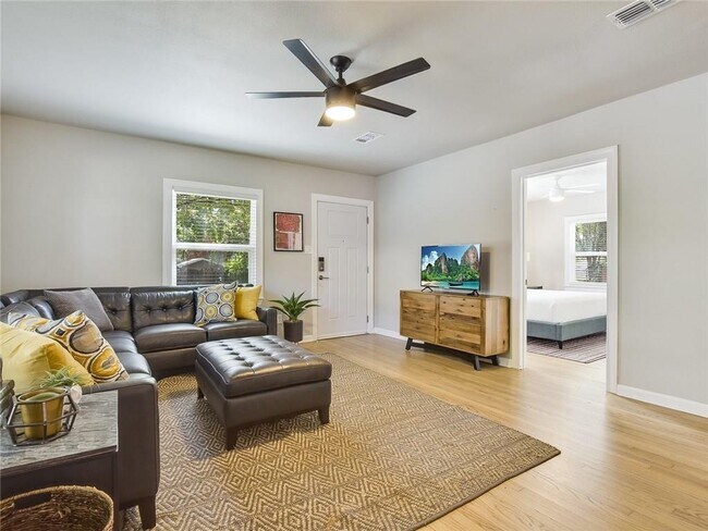 Building Photo - 3304 Robinson Ave