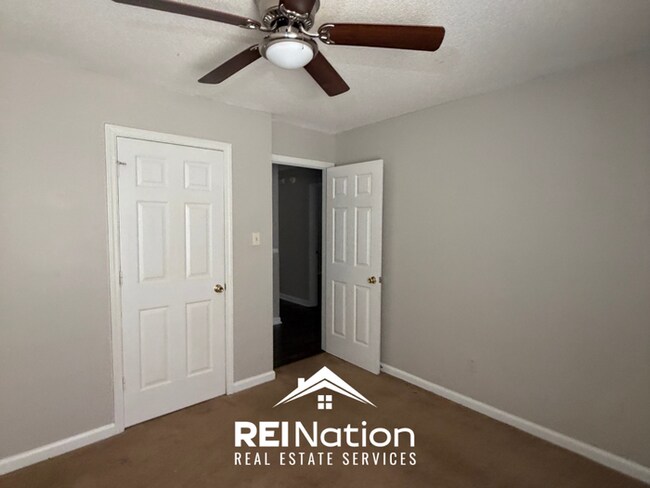Building Photo - INCREDIBLE LAYOUT! 3BR/2BA Memphis Gem | Vaulted Ceilings & Soaking Tub | Deck & Fenced Yard!