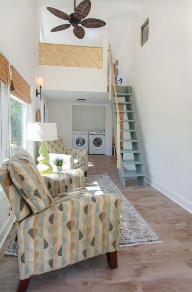 Building Photo - 452 Riverland Dr